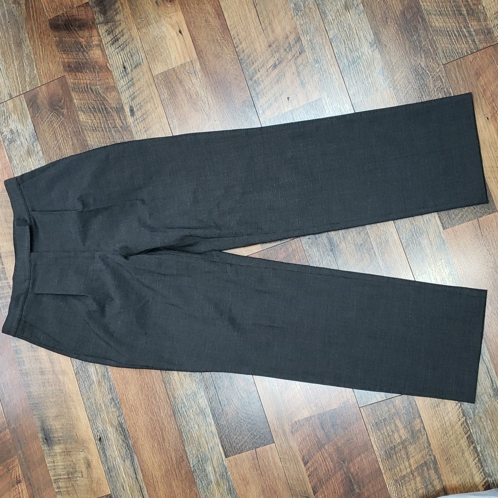 Liz Claiborne Gray Plaid Pleat Front Trousers, Size 8 Petite